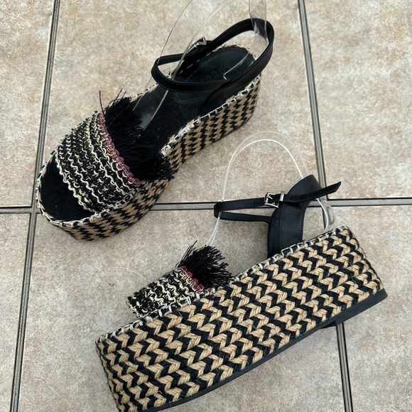 Schutz Sandals - Picture 4 of 14